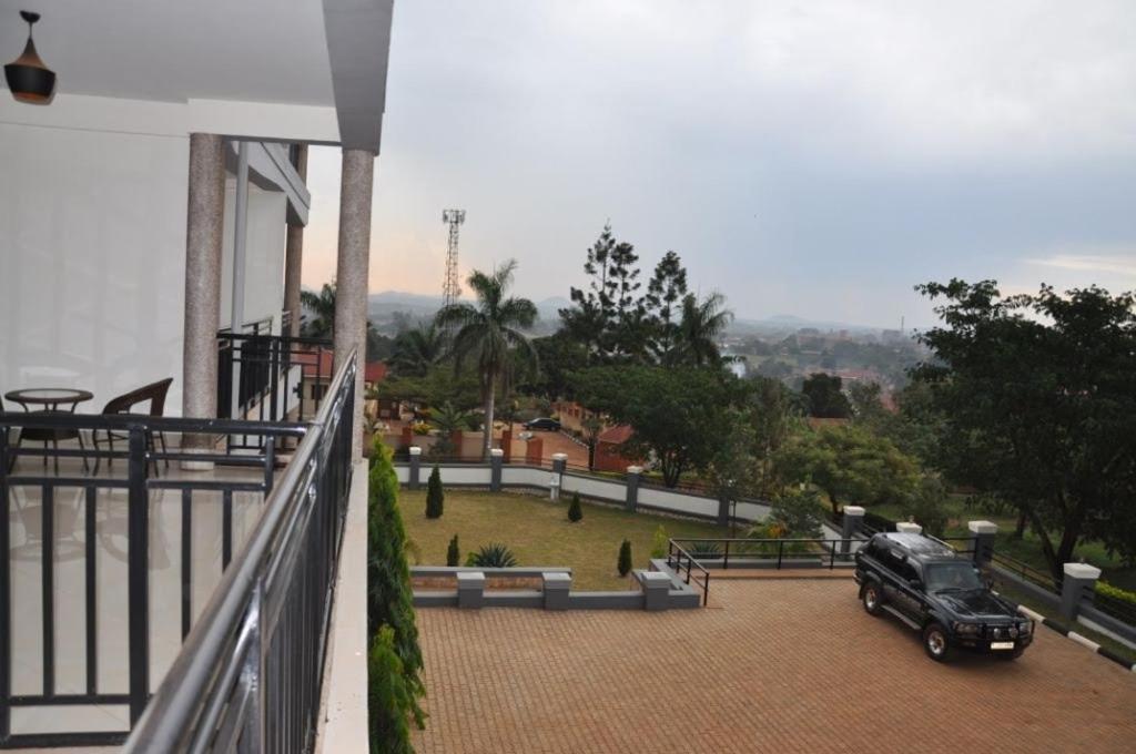 Hoima Eka Hotel מראה חיצוני תמונה